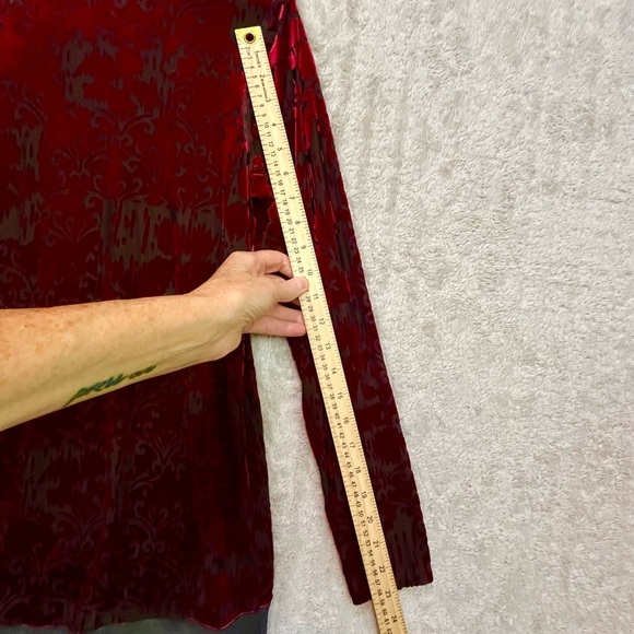 Vera Wang Burgundy Velvet Burnout Tunic Top Sz L Simply Vera Wimsigoth Whitchy - Picture 14 of 16